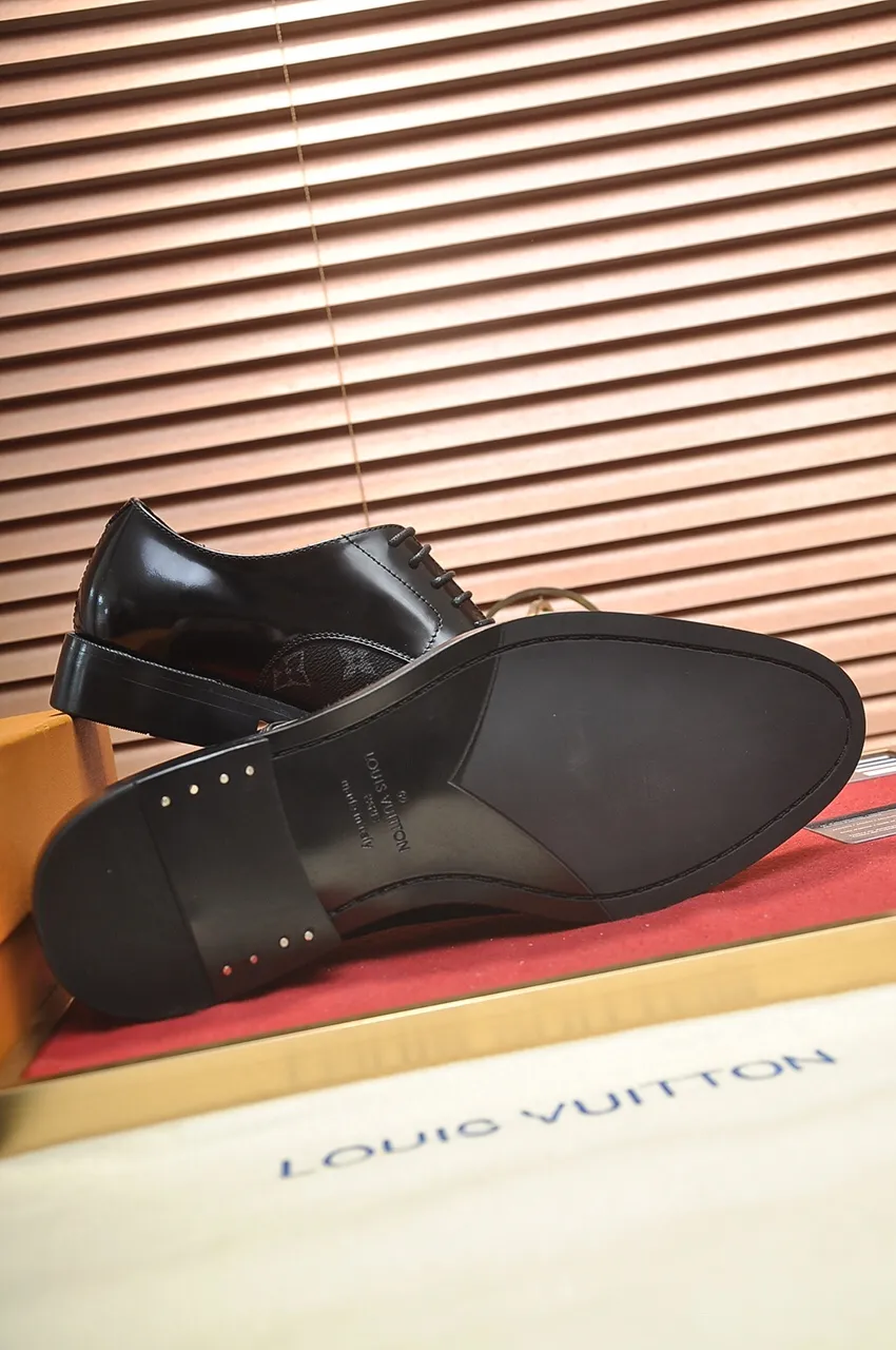 Men's men's shoes 💰520💶 [LV] (original single cowhide lining) 🍀LV's latest genuine leather business suit shoes are launched simultaneously on the official website. The first-layer cowhide imported from Italy is made of heavy gold, 💥official website 1:1 rubber outsole. Versatile to wear, high-end without losing class, and the color combination is extraordinary. This four-season style is alluring when worn on your feet, showing off your big-name flair. Standard code 38-45 (45 customized)